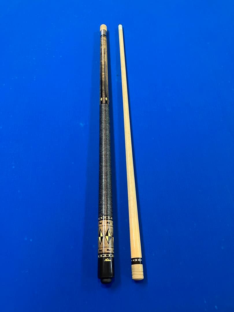 約25年前のAdam製のビリヤードキューです。