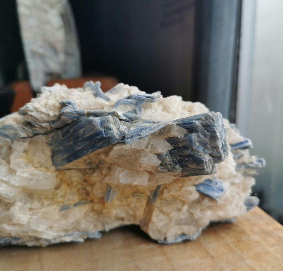 カイヤナイト　2キロ　鑑賞石　石 置物　オブジェ　インテリア