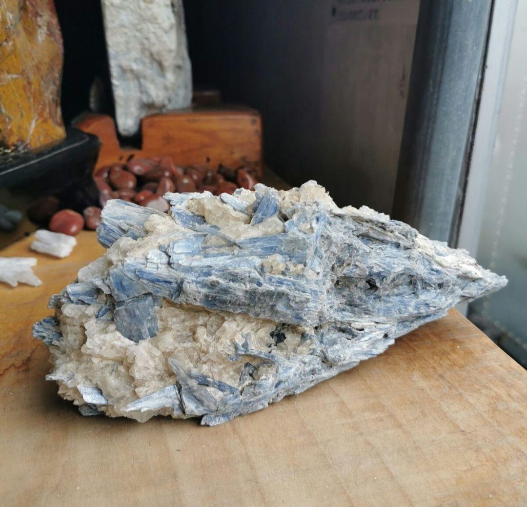 カイヤナイト　2キロ　鑑賞石　石 置物　オブジェ　インテリア