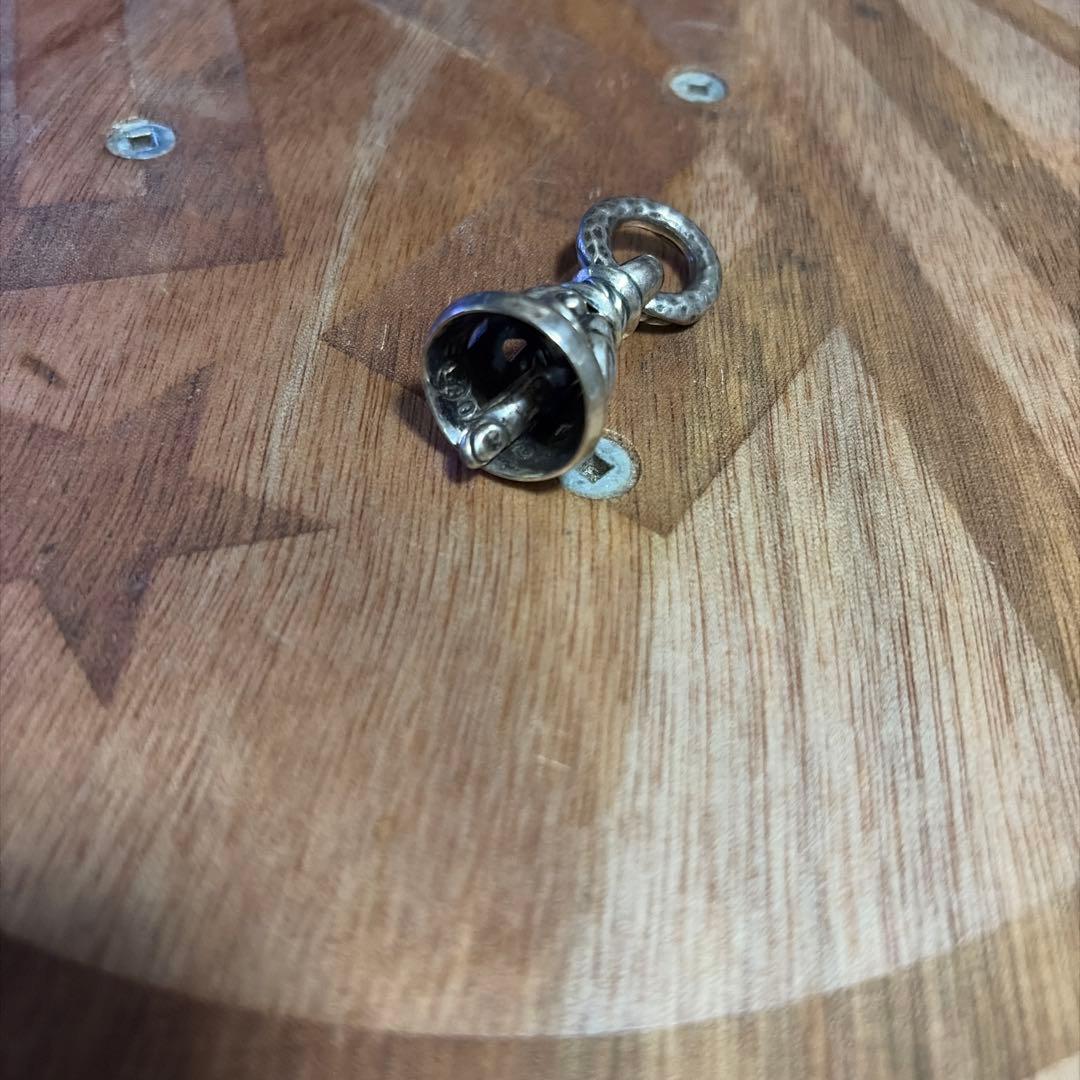 レナードカムホート、ベル型シルバーペンダント、レザーネックレス