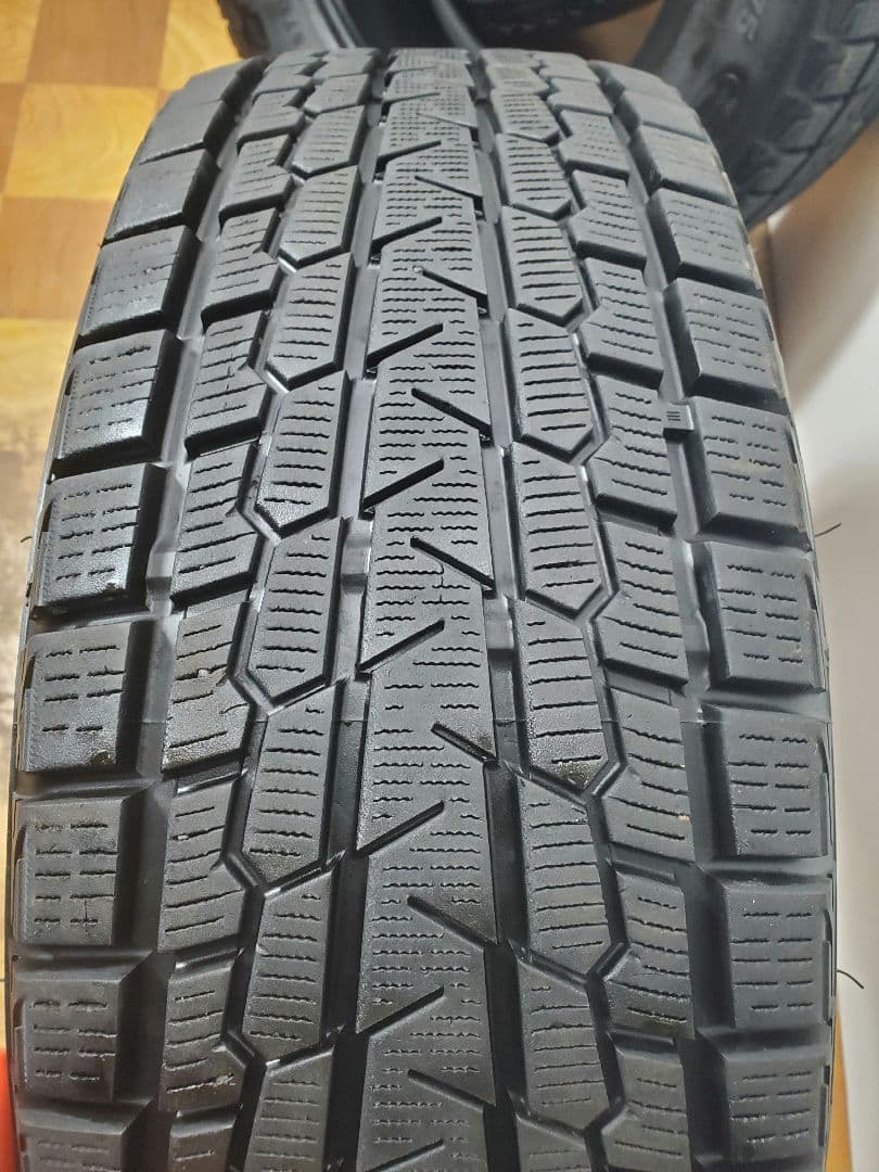 215/70R15 スタッドレス ヨコハマ G075