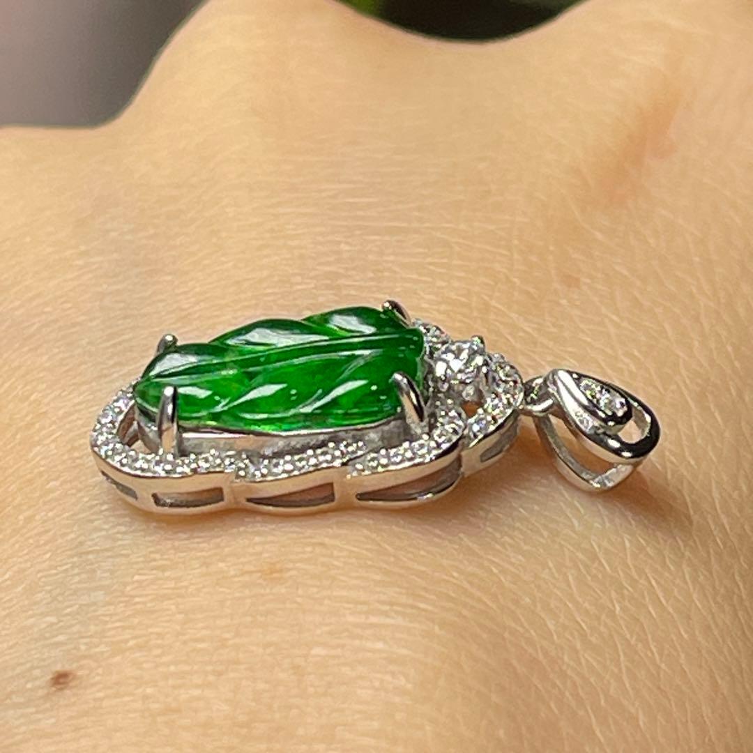 鑑別書付ビビッドグリーンS925無処理天然ミャンマー産本翡翠ペンダント9293