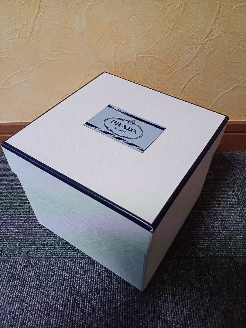 正規品　PRADA　ポーセリン　小物入れ 陶器　ジュエリーケース　未使用