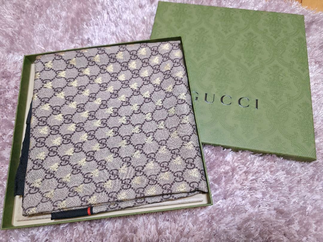未使用 GUCCI グッチ 大判スカーフ GG柄 ビー bee 総柄 シルク