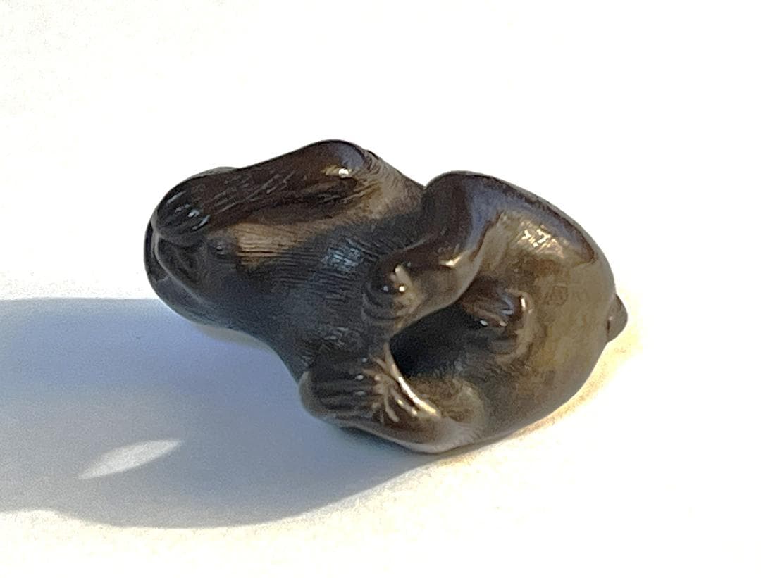 根付　猿　線刻銘「白龍」