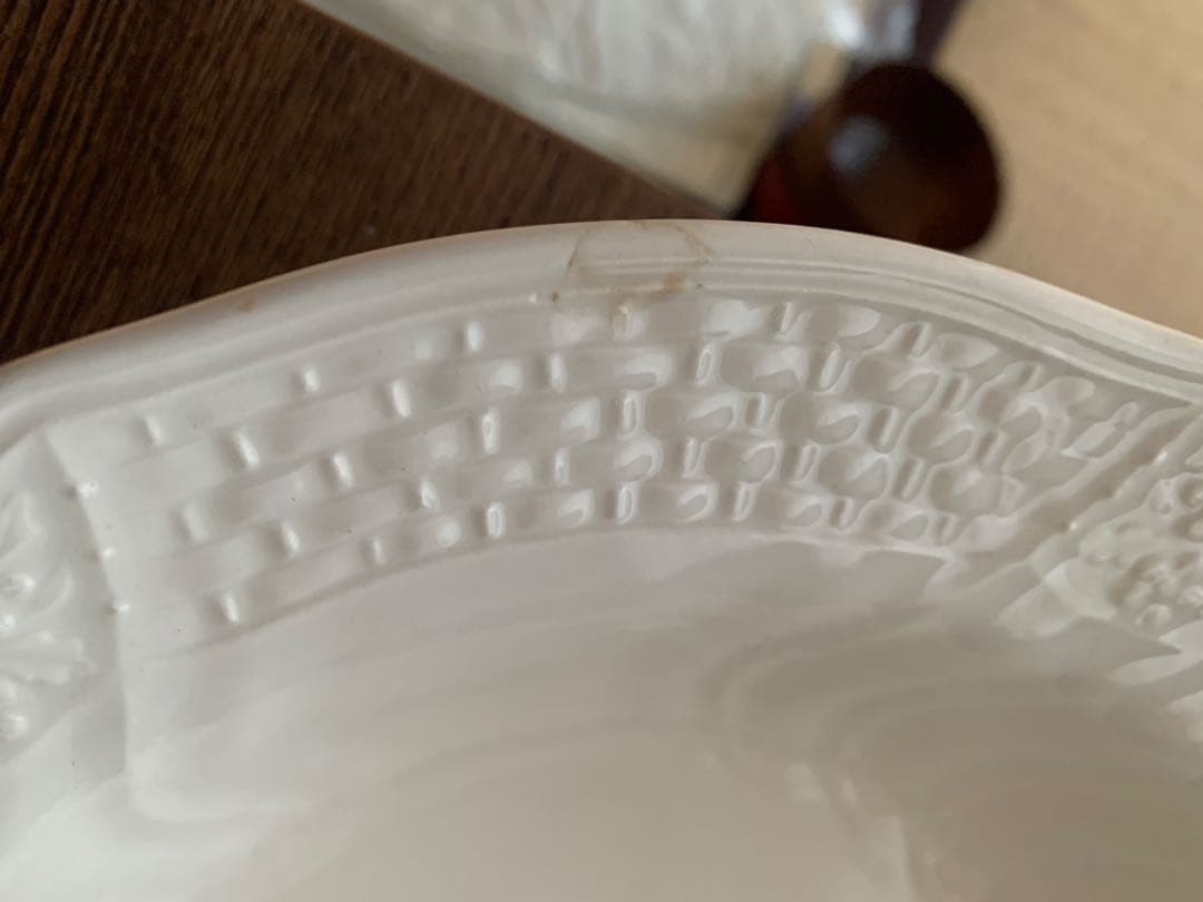 ルネッサンスホワイトmikasa逆輸入食器セット（皿、カップ、ソーサー）