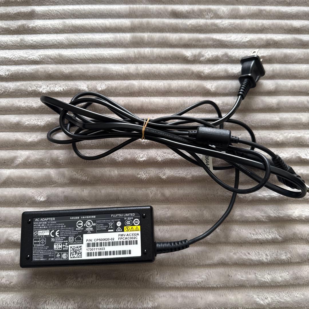 Windowsノート本体 FUJITSU LIFEBOOK AH77/B1 FMVA77B1WG