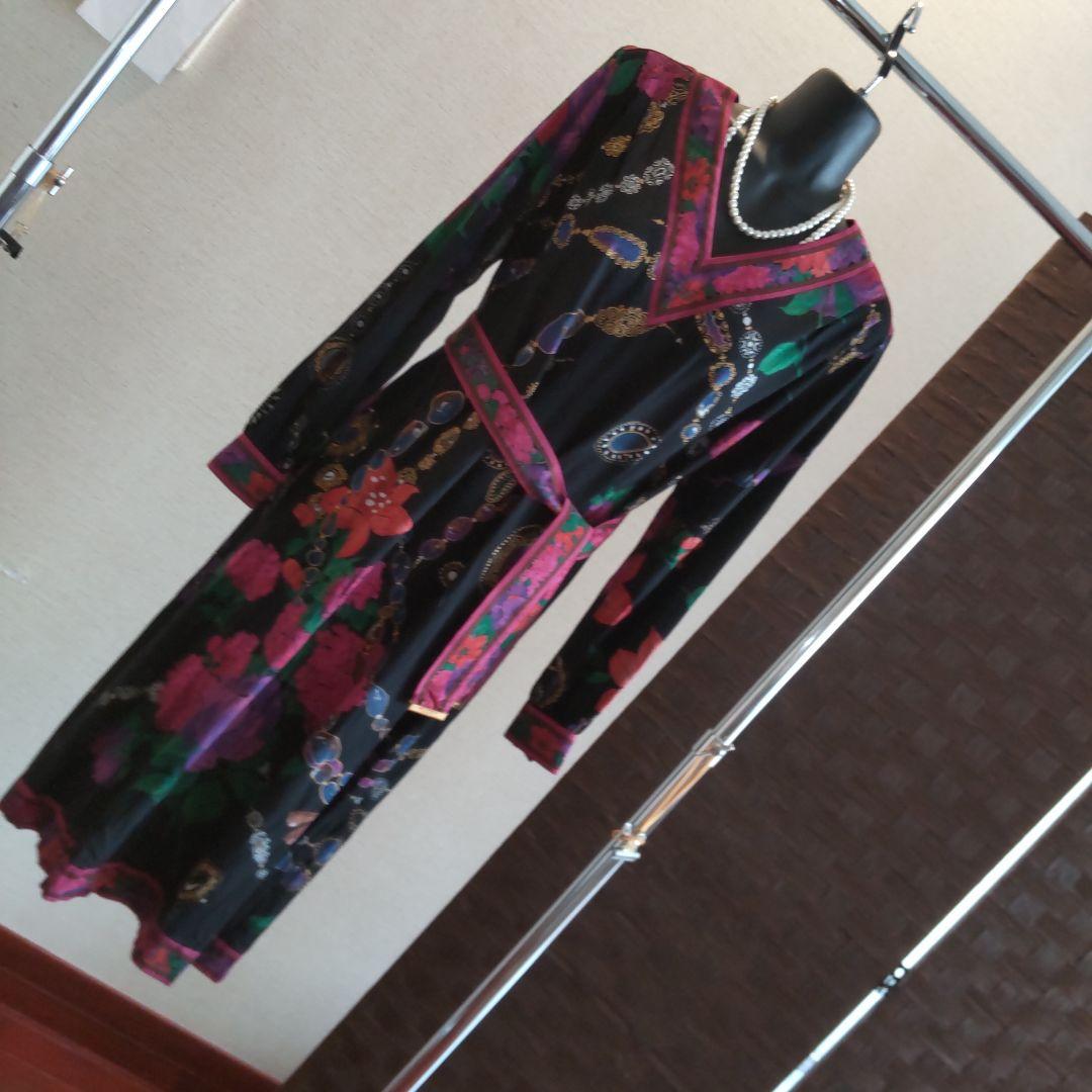 年末値下げ♥️難有りですが美品♥️美しいレオナールベルト付き黒地ベースワンピース