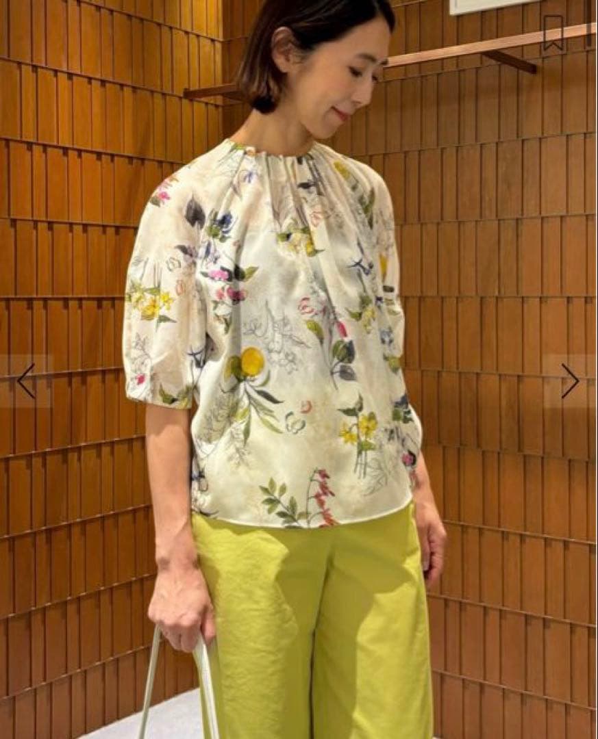 パピヨンフラワープリント パフスリーブブラウス　トゥモローランド