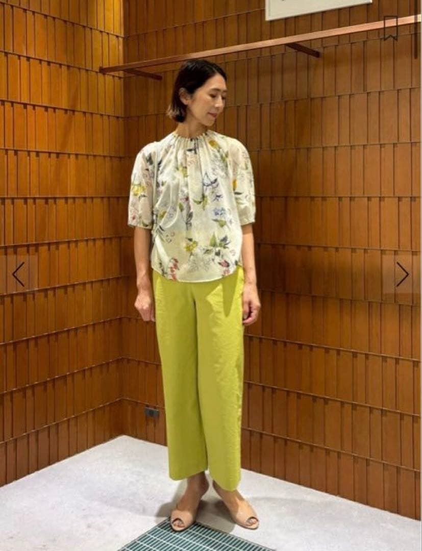 パピヨンフラワープリント パフスリーブブラウス　トゥモローランド