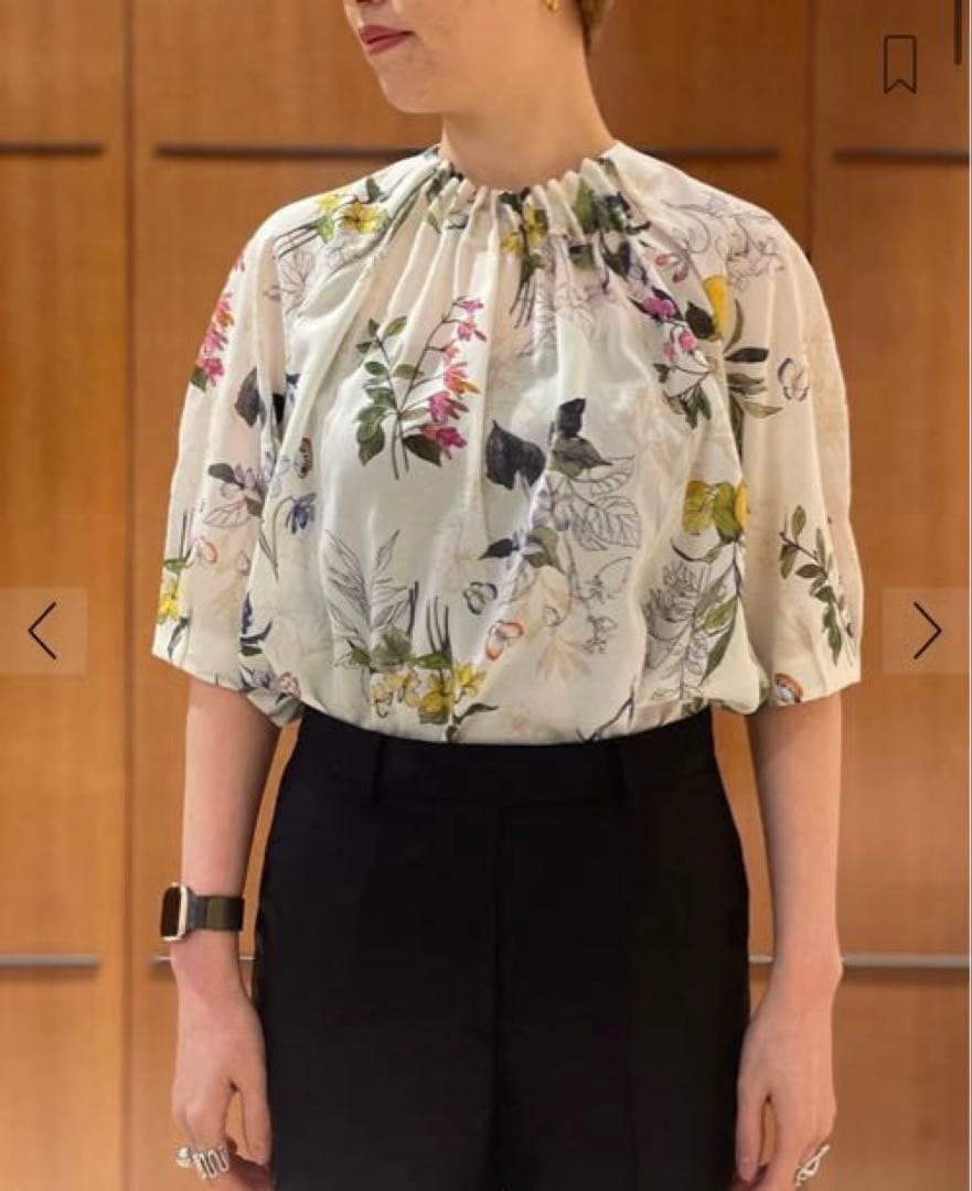 パピヨンフラワープリント パフスリーブブラウス　トゥモローランド