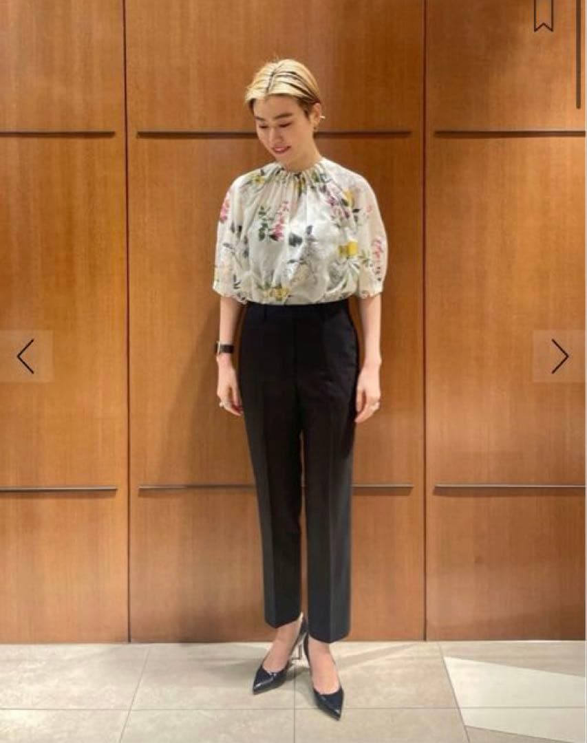 パピヨンフラワープリント パフスリーブブラウス　トゥモローランド