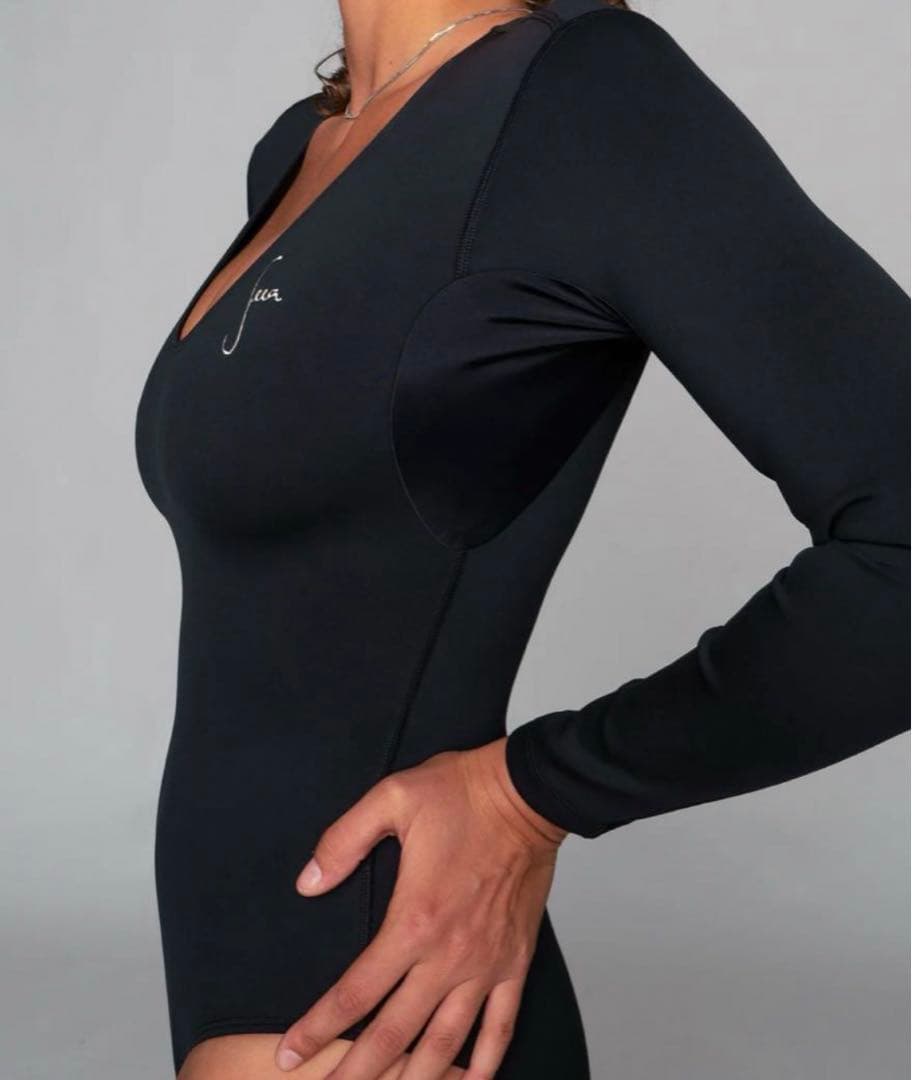 【一点物】人気のデザイン　seea サーフスーツ　水着　新品未使用　値下中