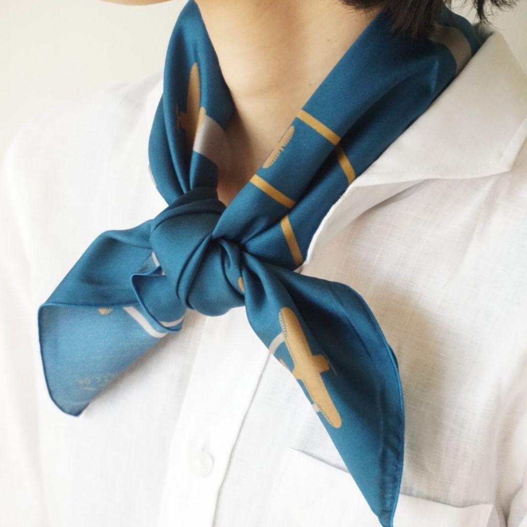 A PIECE OF chic　シルクスカーフ　WARBIRD 　66×66