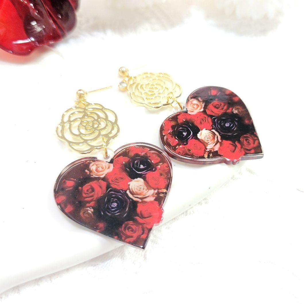 ゴールド薔薇フレームと美しい大ぶりバラ束ハート ピアス♡❀