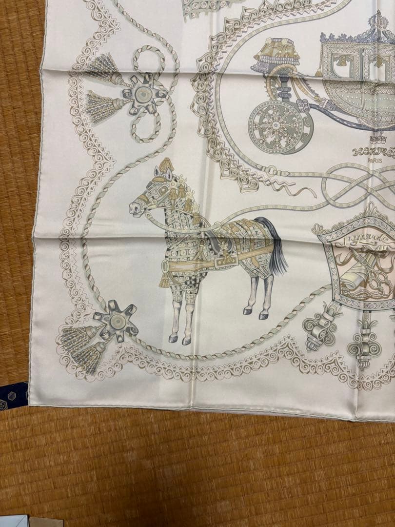 エルメス カレ90 シルクスカーフ 馬車柄 ベージュ系 正規品