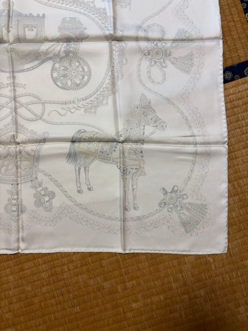 エルメス カレ90 シルクスカーフ 馬車柄 ベージュ系 正規品