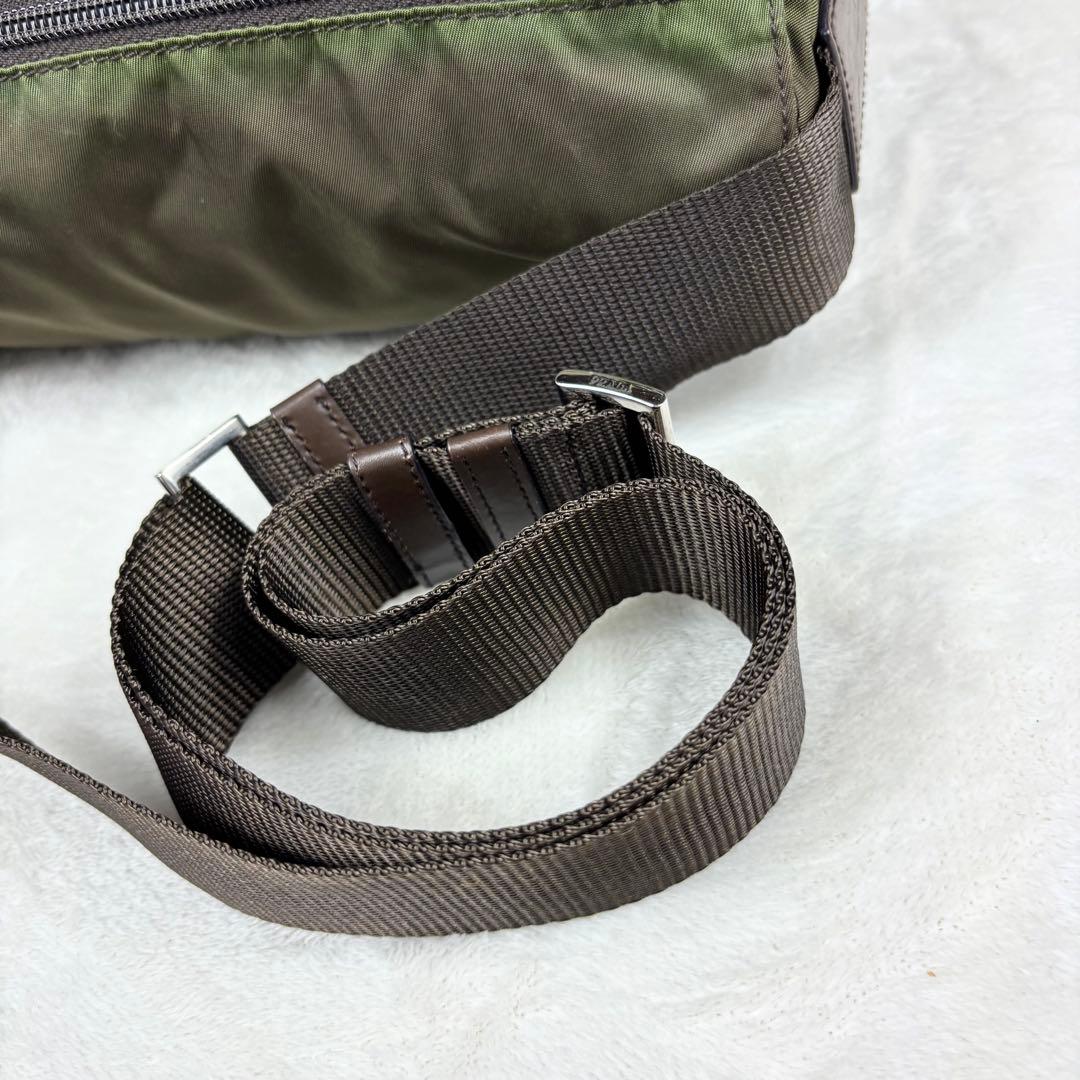 PRADA プラダ ナイロン メッセンジャーバッグ ショルダーバッグ カーキ