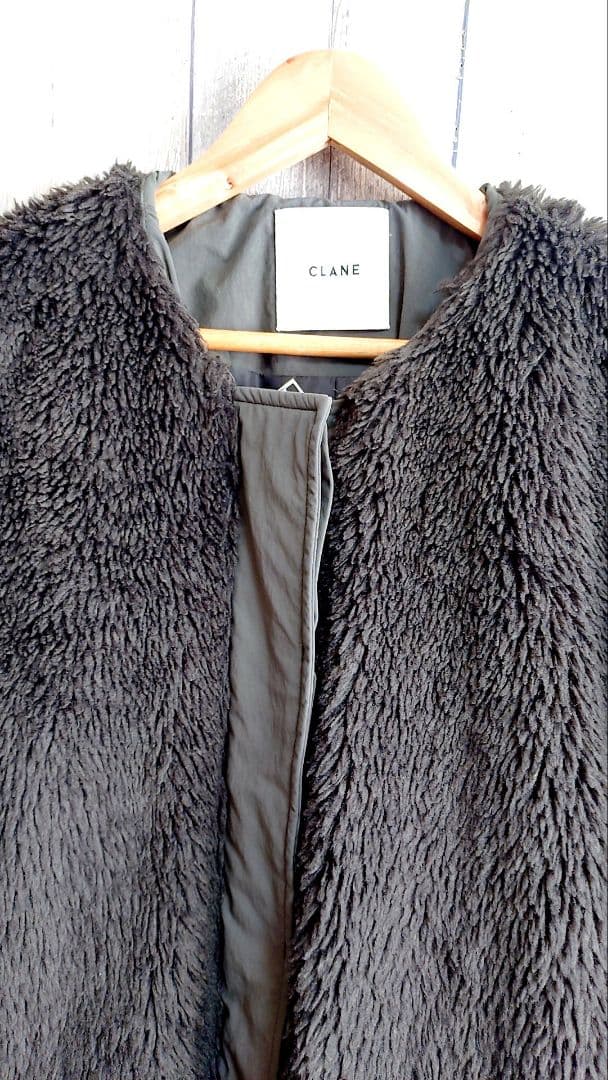 ジャケット・アウター CLANE BOA VEST LAYERED DOWNCOAT - KHIKI