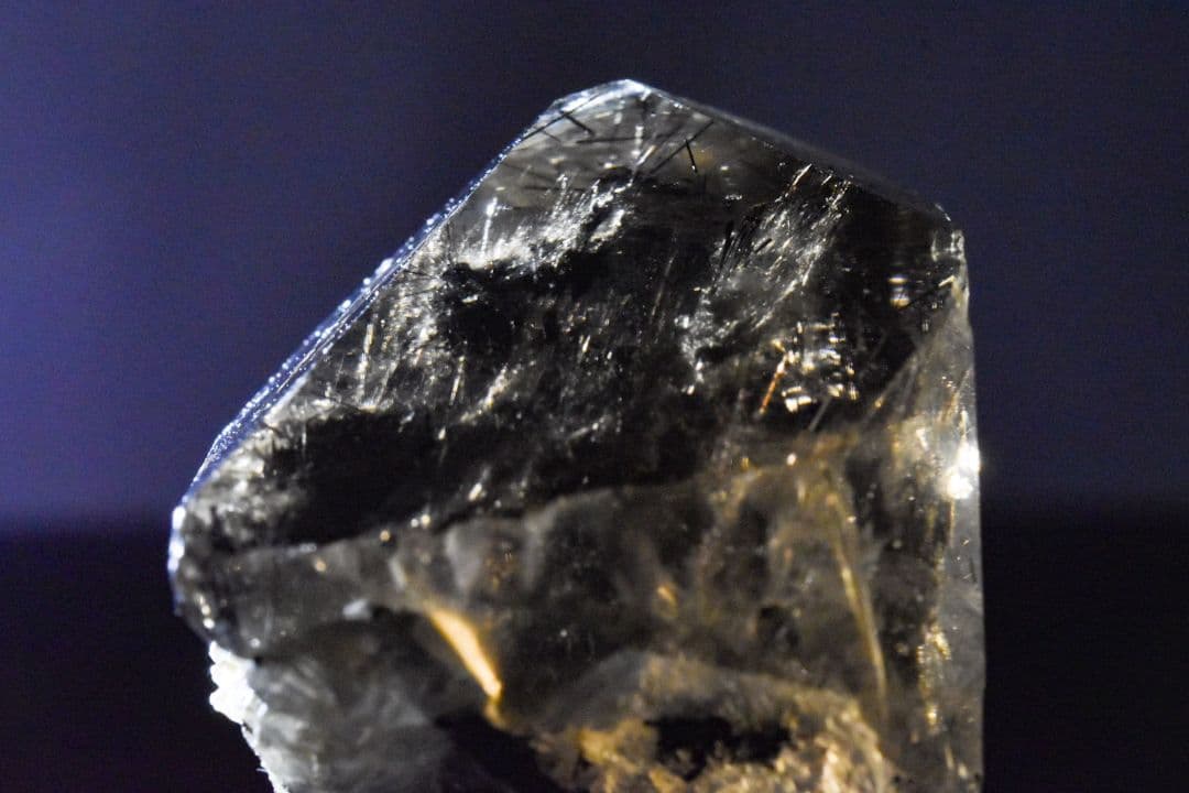 ブラジルミナスジェライス州産 ブラックルチルインスモーキークォーツDT