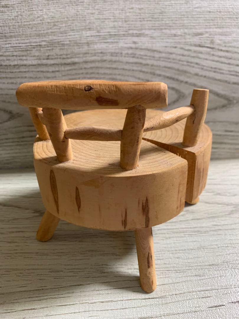 羊毛フェルト　キタキツネとオンコ(イチイ)の椅子　作家さんの作品