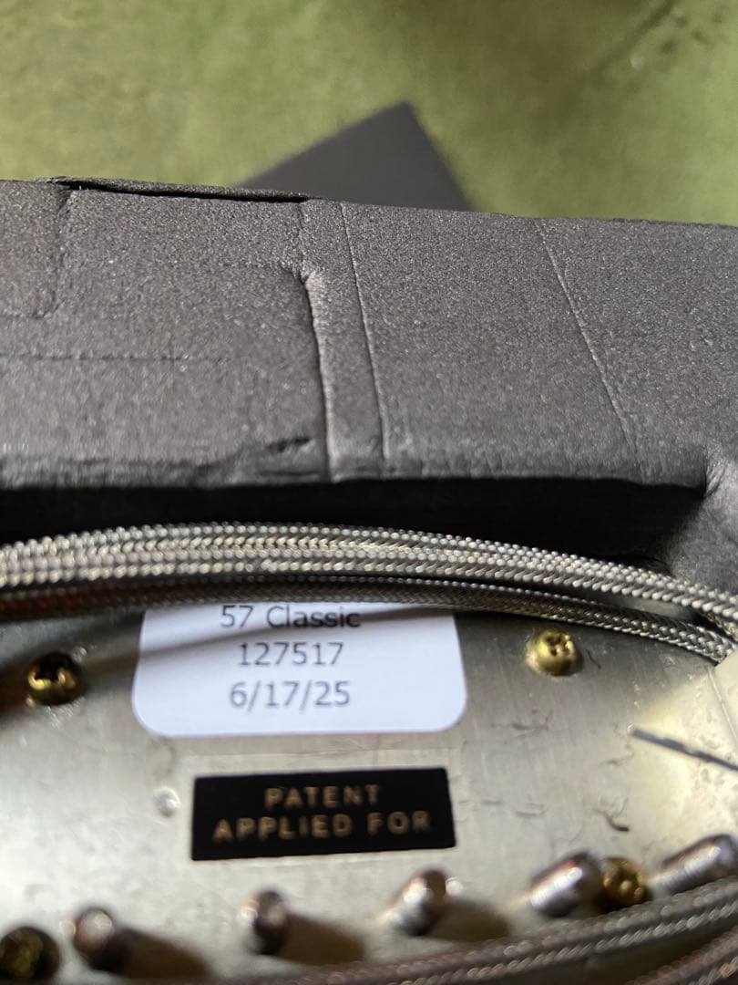 ル*ン様 PUフロントはギブソン製！チブソンLesPaul Standardペグ