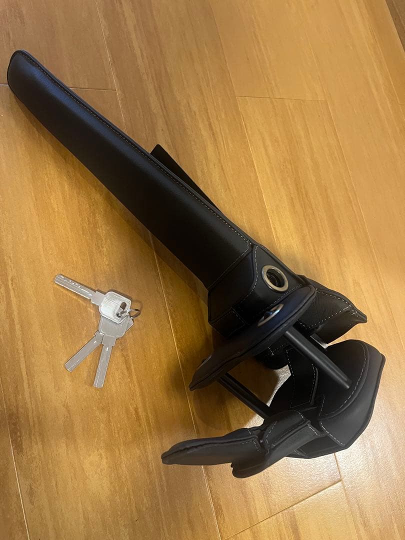 TOMS ステアリングロック ブラック 鍵付き