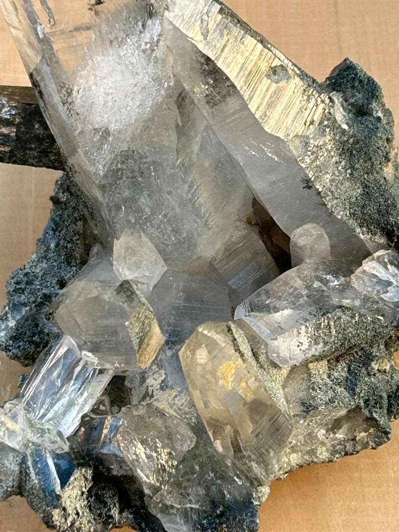 ネパールガネッシュヒマール産AAAAAヒマラヤ‼️モスクォーツ緑泥石クローライト