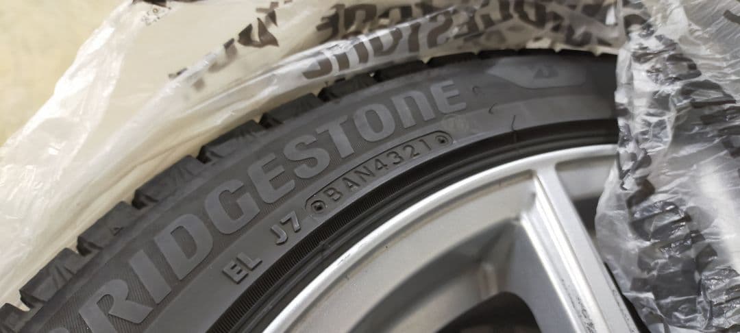 2021年 18インチ スタッドレス VRX3　225/45R18