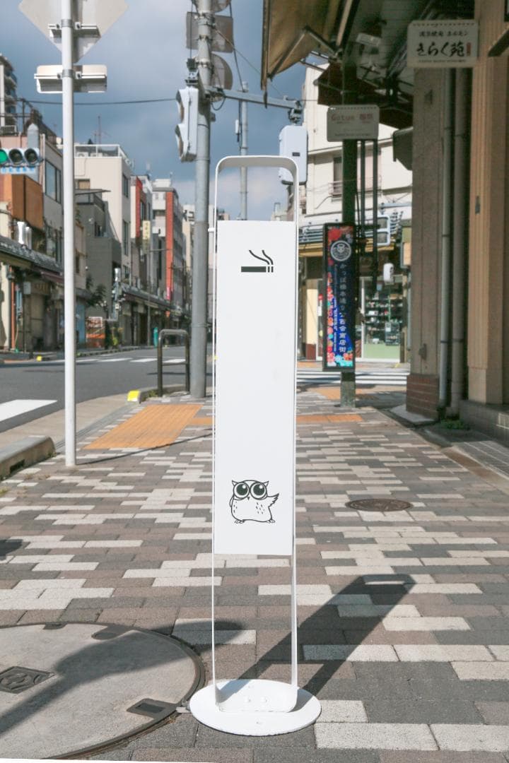 ☆値下げ、訳あり☆ オシャレ！スタンド 灰皿 角 ホワイト　大容量