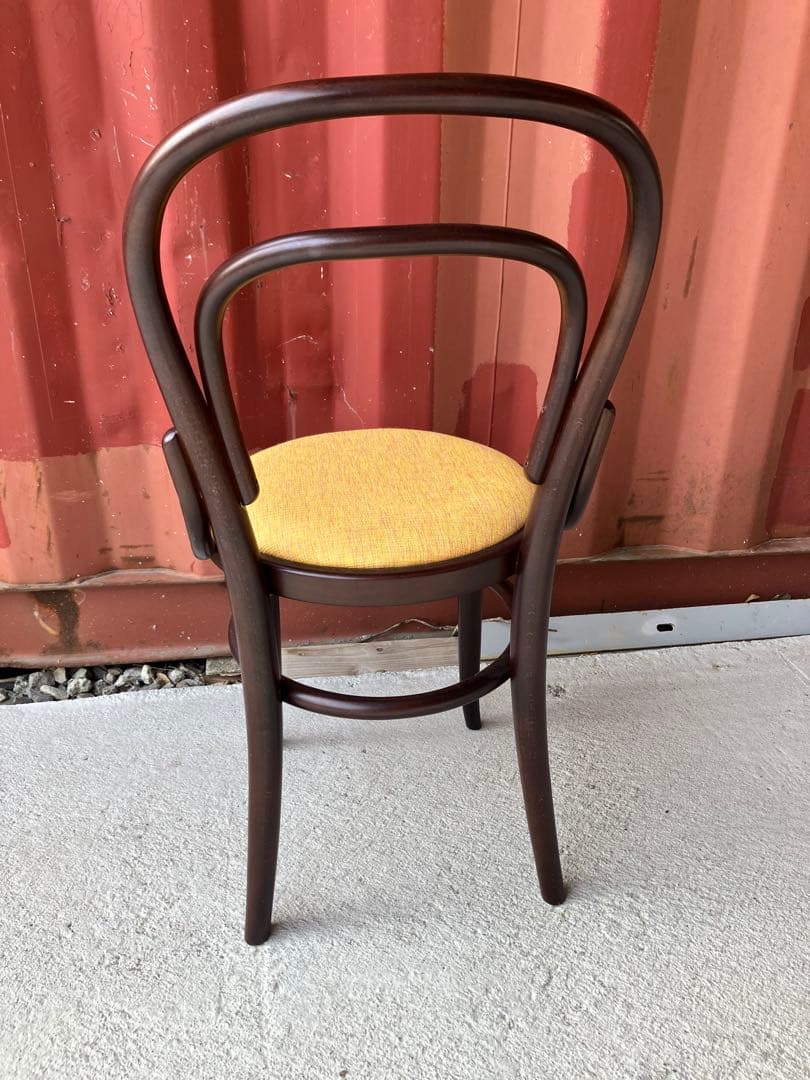 IDC大塚家具　秋田木工　カフェテーブルチェアーx2 モデルハウス展示品