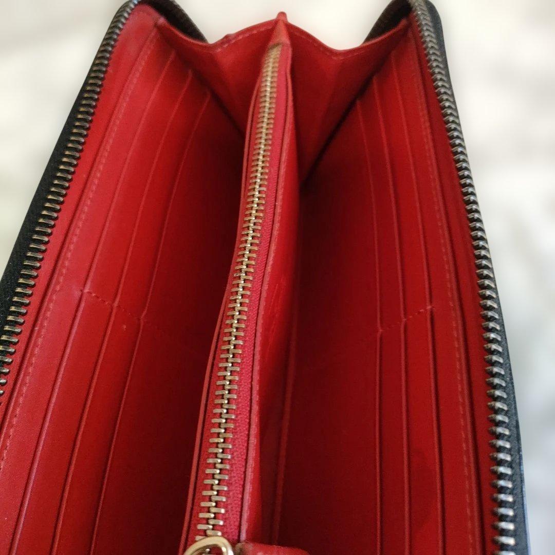 クリスチャンルブタン　スタッズ装飾の黒いレザー長財布