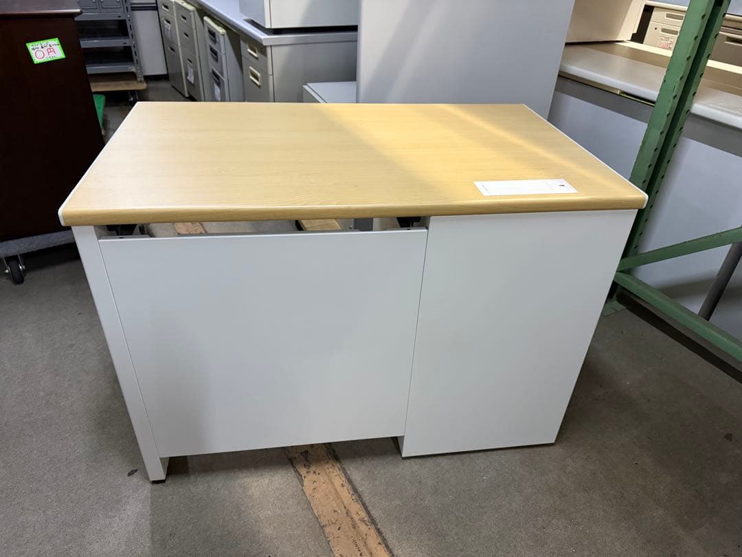 片袖デスクトヨスチール　鍵付き　幅100 奥60 高さ70cm コンパクト　机