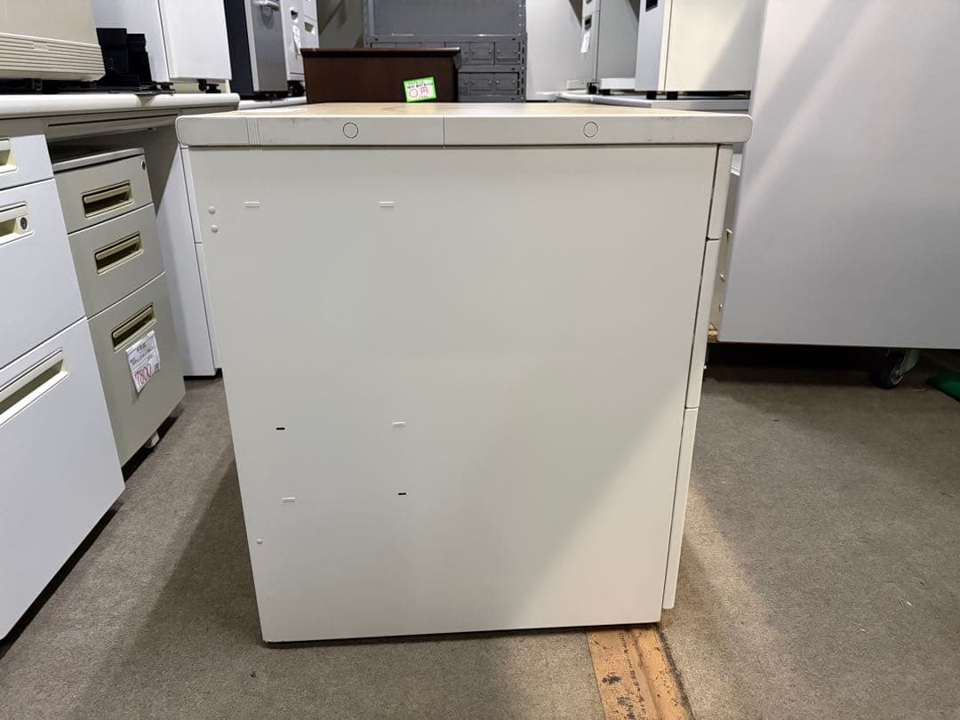 片袖デスクトヨスチール　鍵付き　幅100 奥60 高さ70cm コンパクト　机