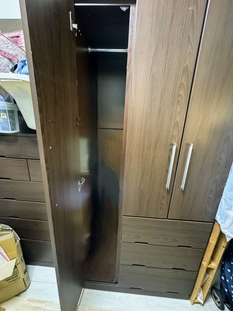 観音開き洋ダンス