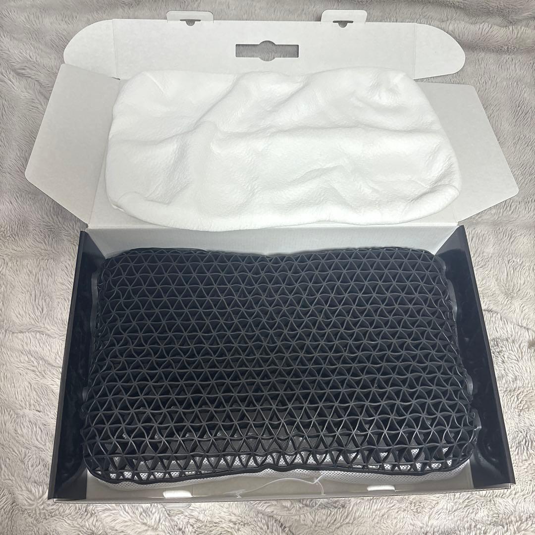 ヒツジのいらない枕 Fit- ブラック 【テンセル枕カバー（ホワイト）付き】