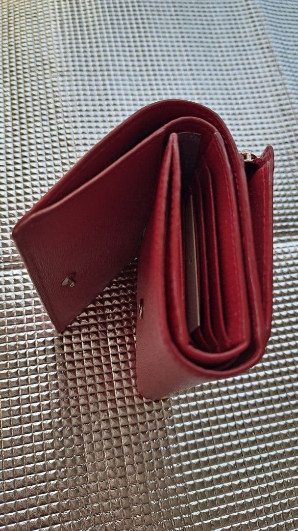 レッド 三つ折り財布 ロゴ付き