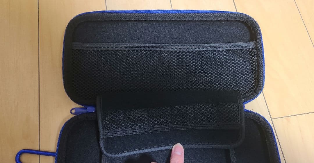 ニンテンドースイッチ本体 ブラック セット(箱、キャリングケース、SDカード付)