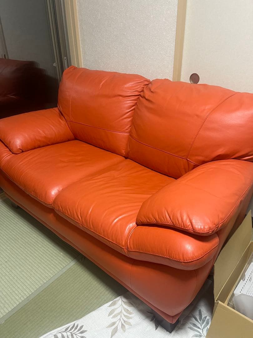 オレンジレザーソファ クッション付き