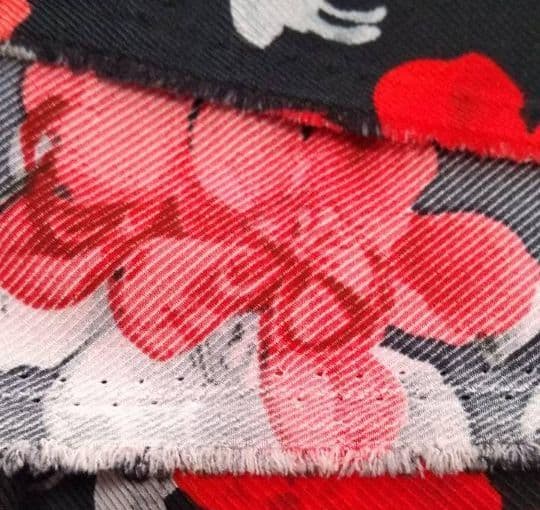 ベトナム製　大きな布地　生地154cm×685cmベッドカバー、テーブルクロスに