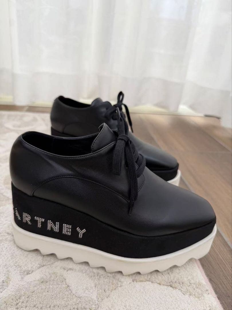 STELLA McCARTNEY ロゴ印字ありブラック厚底スニーカー　34