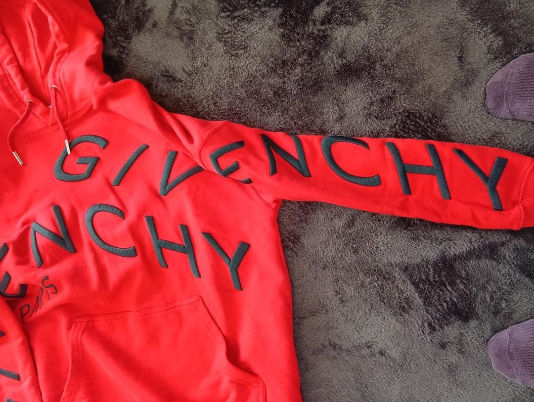 岡野さま専用にします〜Givenchy パーカー