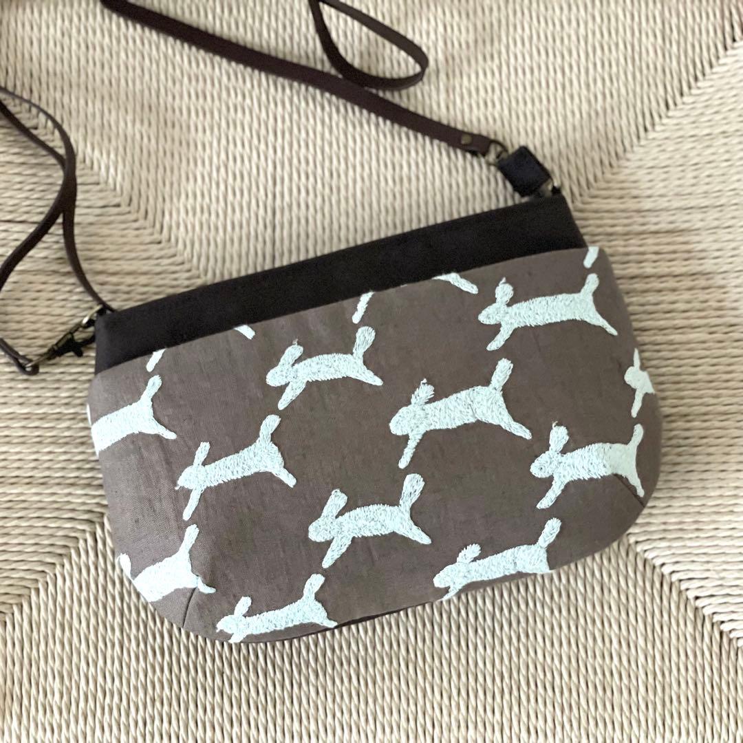 ⚮̈ミナペルホネン　runrunrun brown ドラポケショルダー