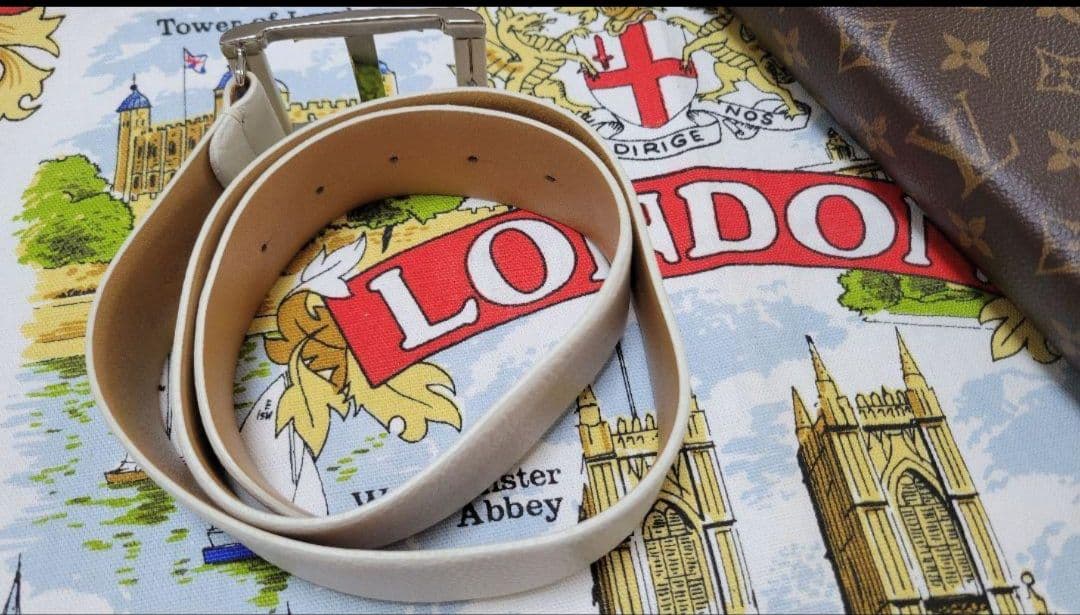 新品に近く正規品TOD'S(トッズ)ベルト男女兼用 長さ約100cm イタリア製