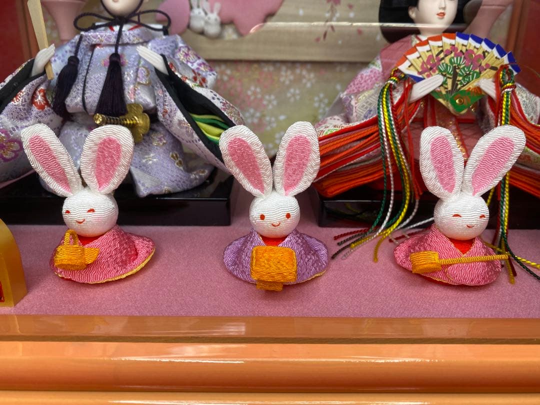 東京久月　雛人形ガラスケースうさぎ三人官女・間口約４３×奥行約３０×高さ約３０㎝