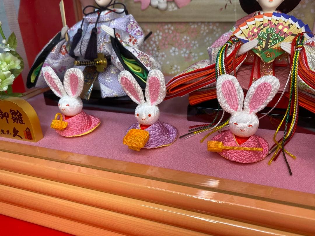 東京久月　雛人形ガラスケースうさぎ三人官女・間口約４３×奥行約３０×高さ約３０㎝