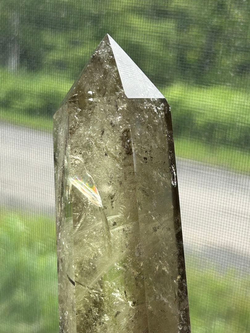 光を内包する景色 レインボー入り スモーキークォーツ オベリスク（一点もの）