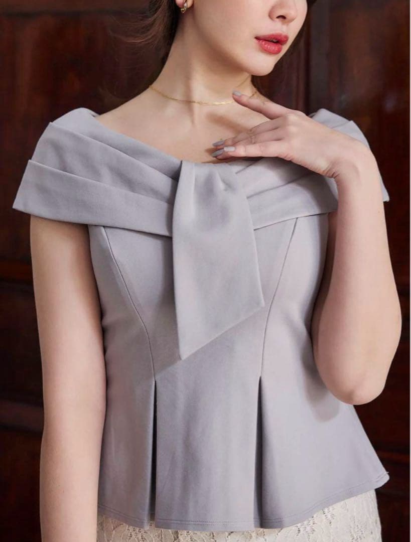 トップス Herlipto Lily Shawl Peplum Top