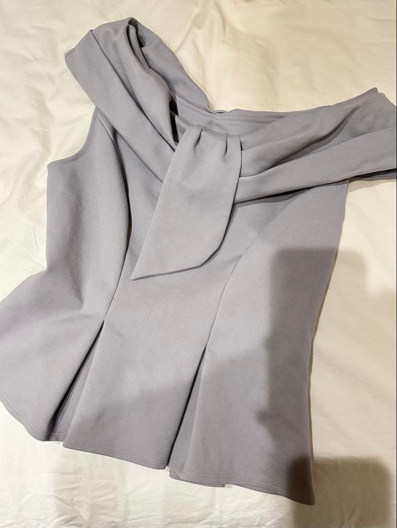 トップス Herlipto Lily Shawl Peplum Top