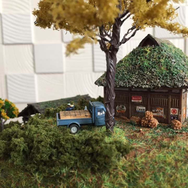 明るい農村。愉快な農村。